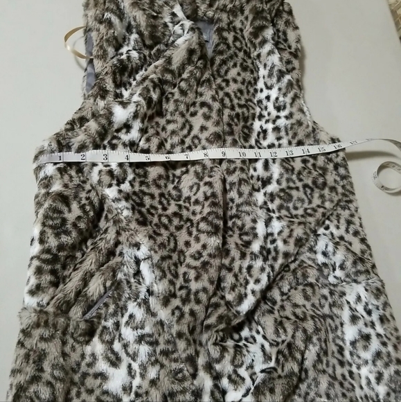 NWT Women's Vest Faux fur size Xs and Medium Multi-colored open pockets - Picture 4 of 11